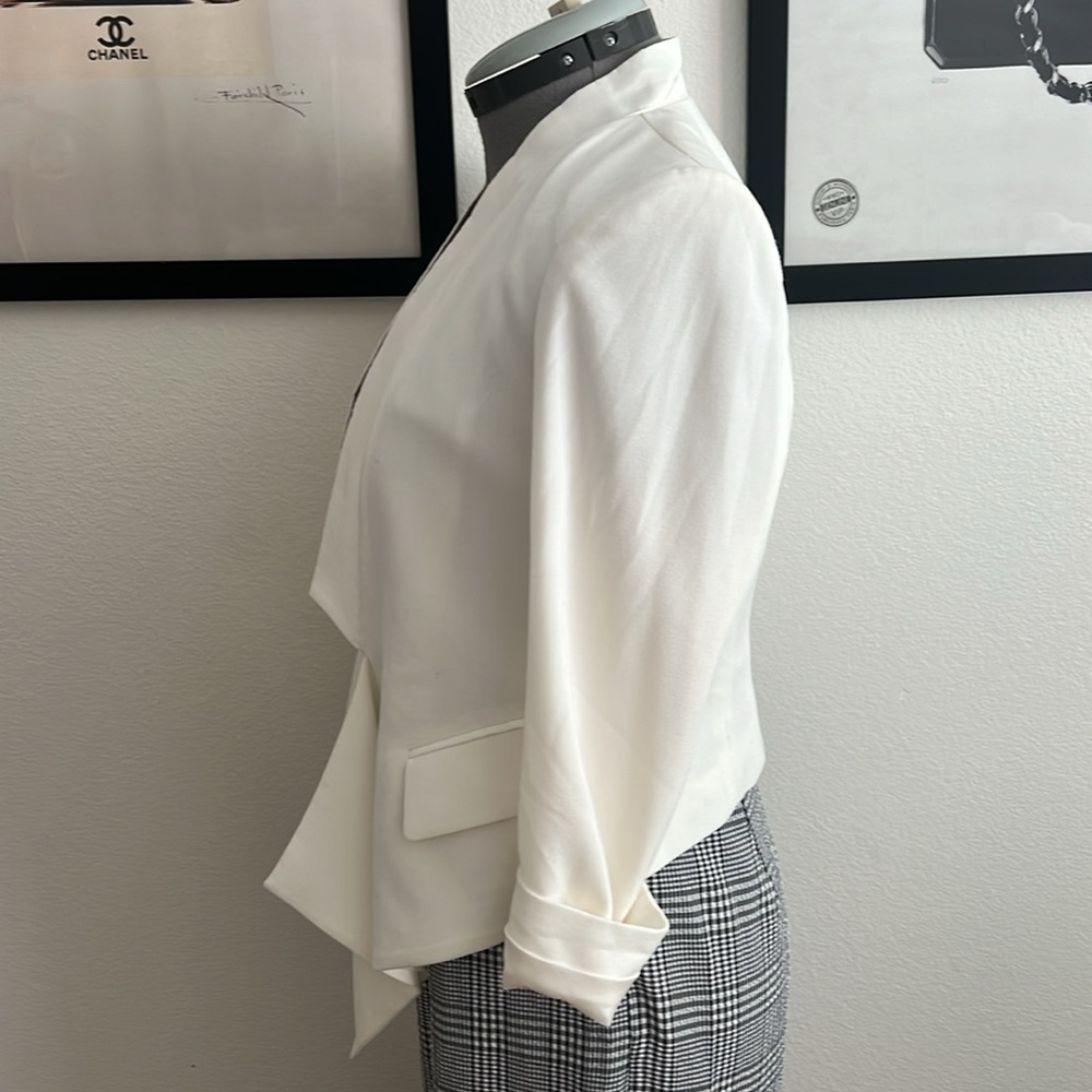 BCBG cropped tuxedo blazer - Picture 2 of 10